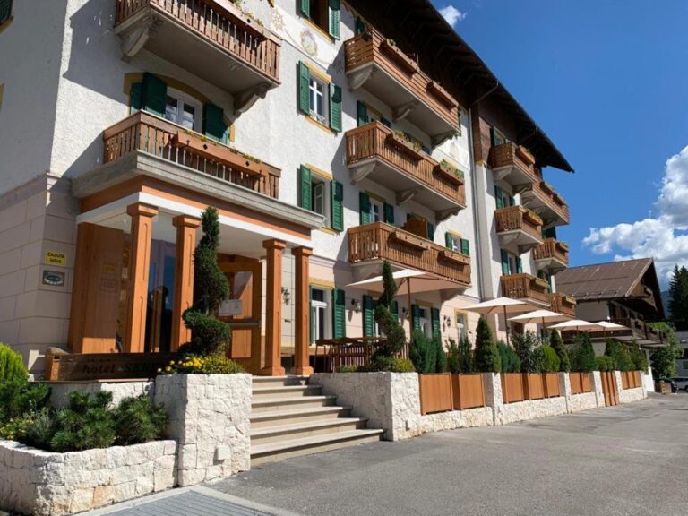  HOTEL SERENA